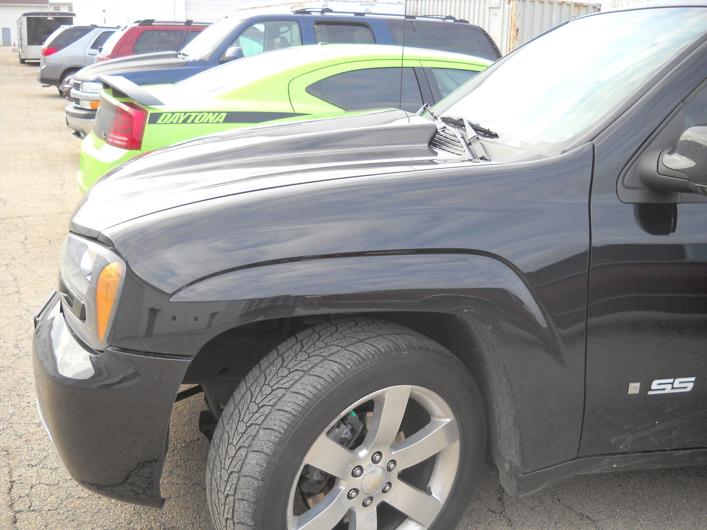 2002-2009 Trailblazer 2" Cowl Induction (Flat Top) Bolt-On Fiberglass Hood - Glasstek H1274 - view 3