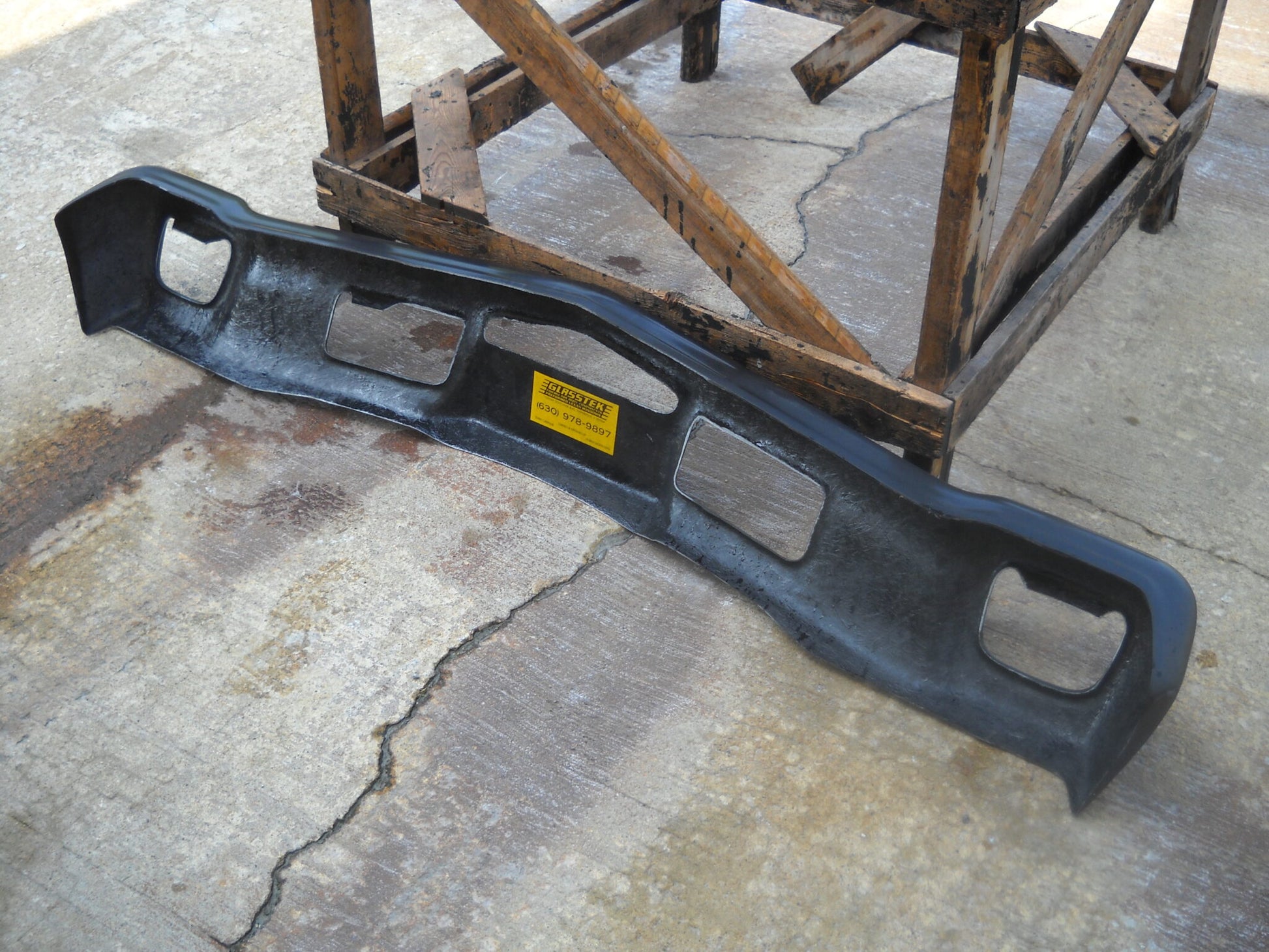 1971-1973 Ventura Front Fiberglass Bumper - Glasstek B3024 - view 4