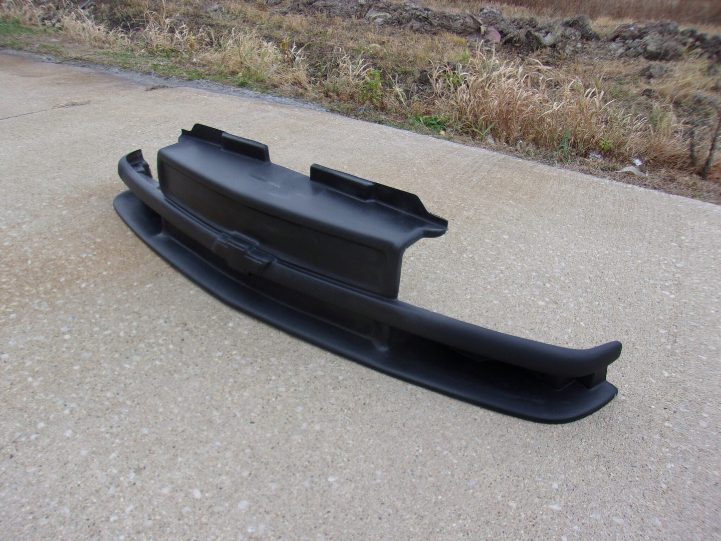 1994-2004 Fiberglass S-10 One Piece Closed Grill (W/Turn Signal Pockets For Factory Lights) - Glasstek GP056 - view 3