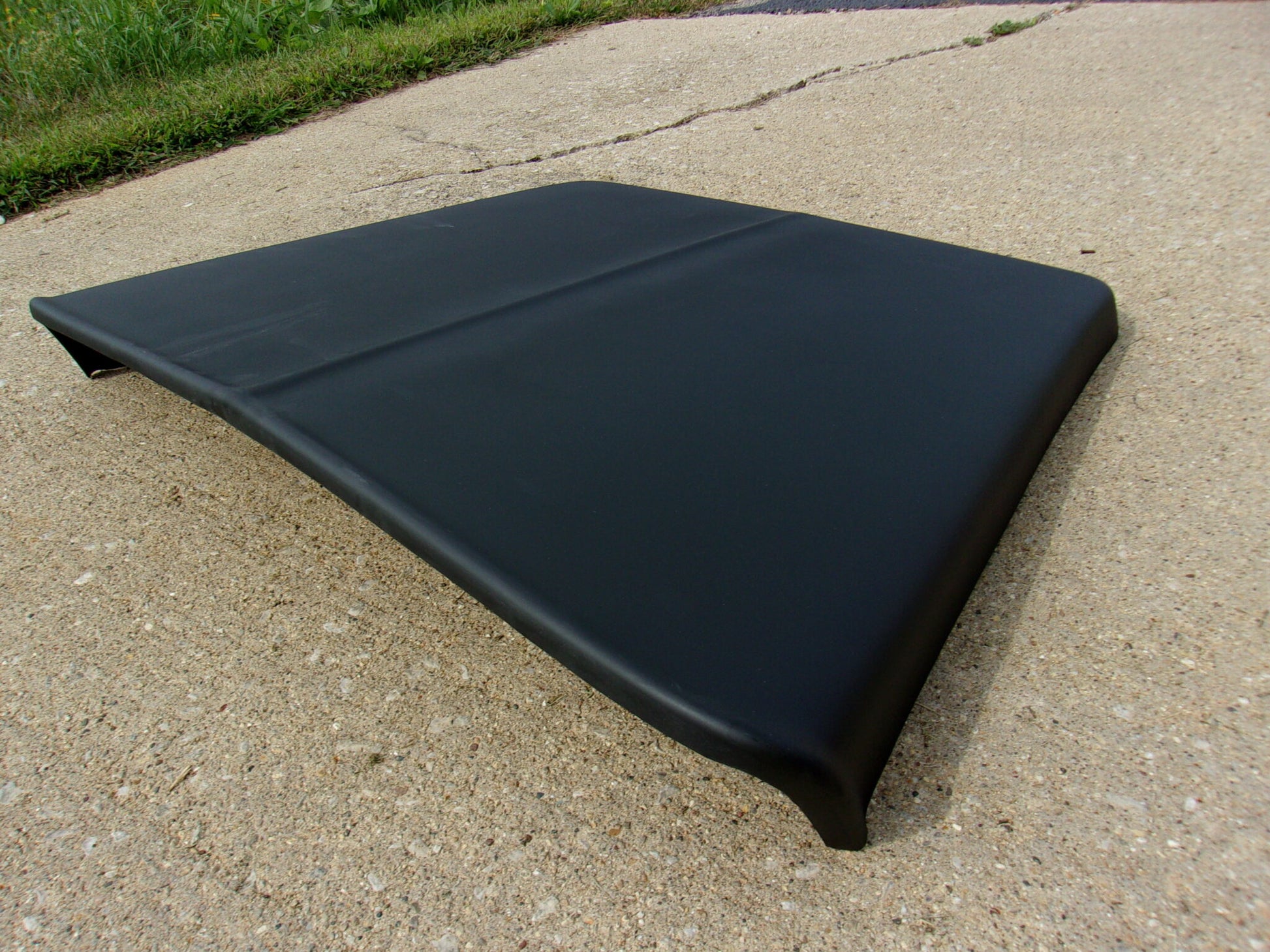 Hemi Charger Fiberglass Scoop (With Inward Mounting Metal Clips); 34" W X 25" L X 4" Tall - Glasstek GS005 product image