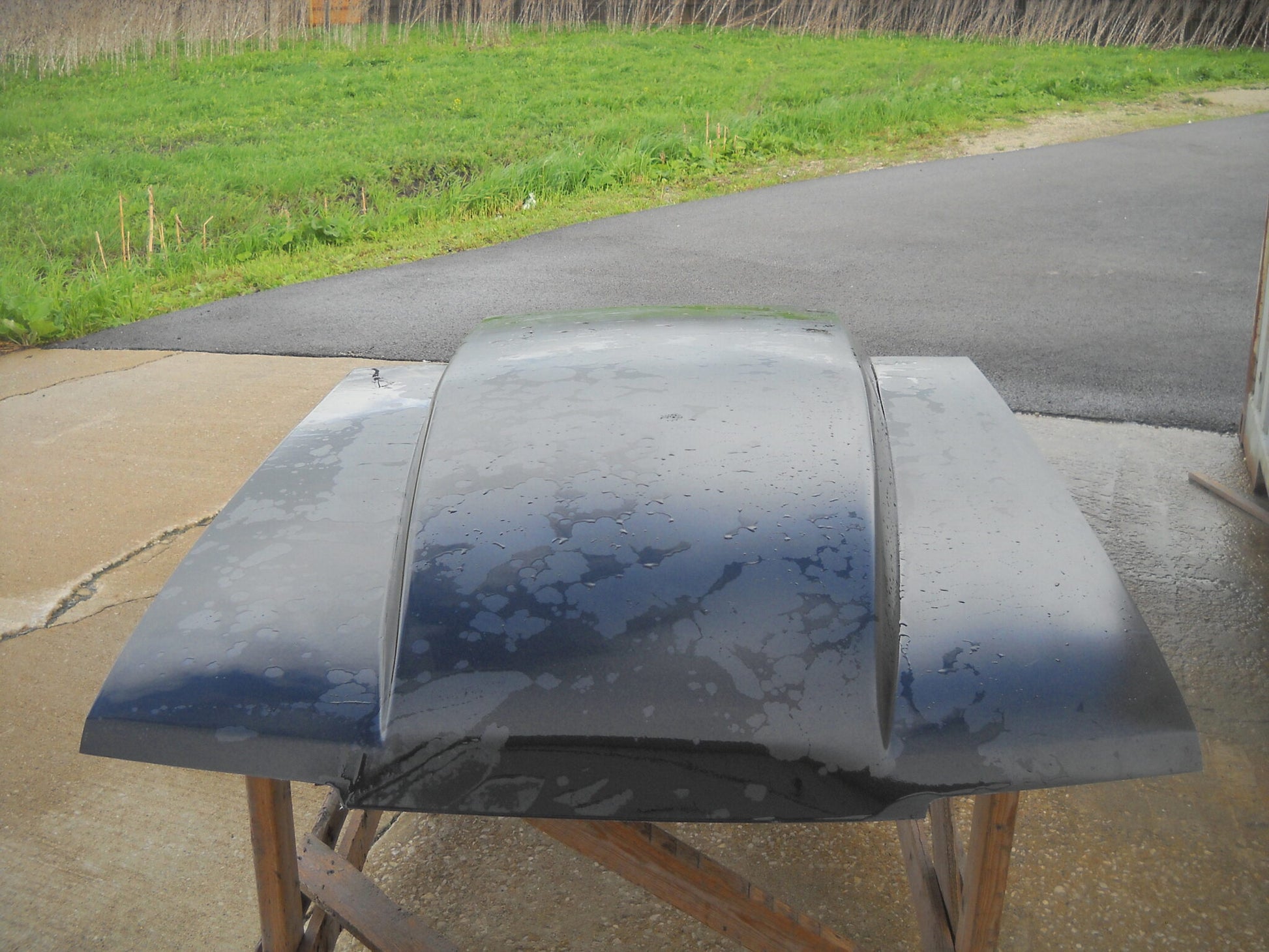 1969 / 1973-1976 Barracuda 5" Sunoco / Bubble Style Bolt-On Fiberglass Hood - Glasstek H7096 - view 4