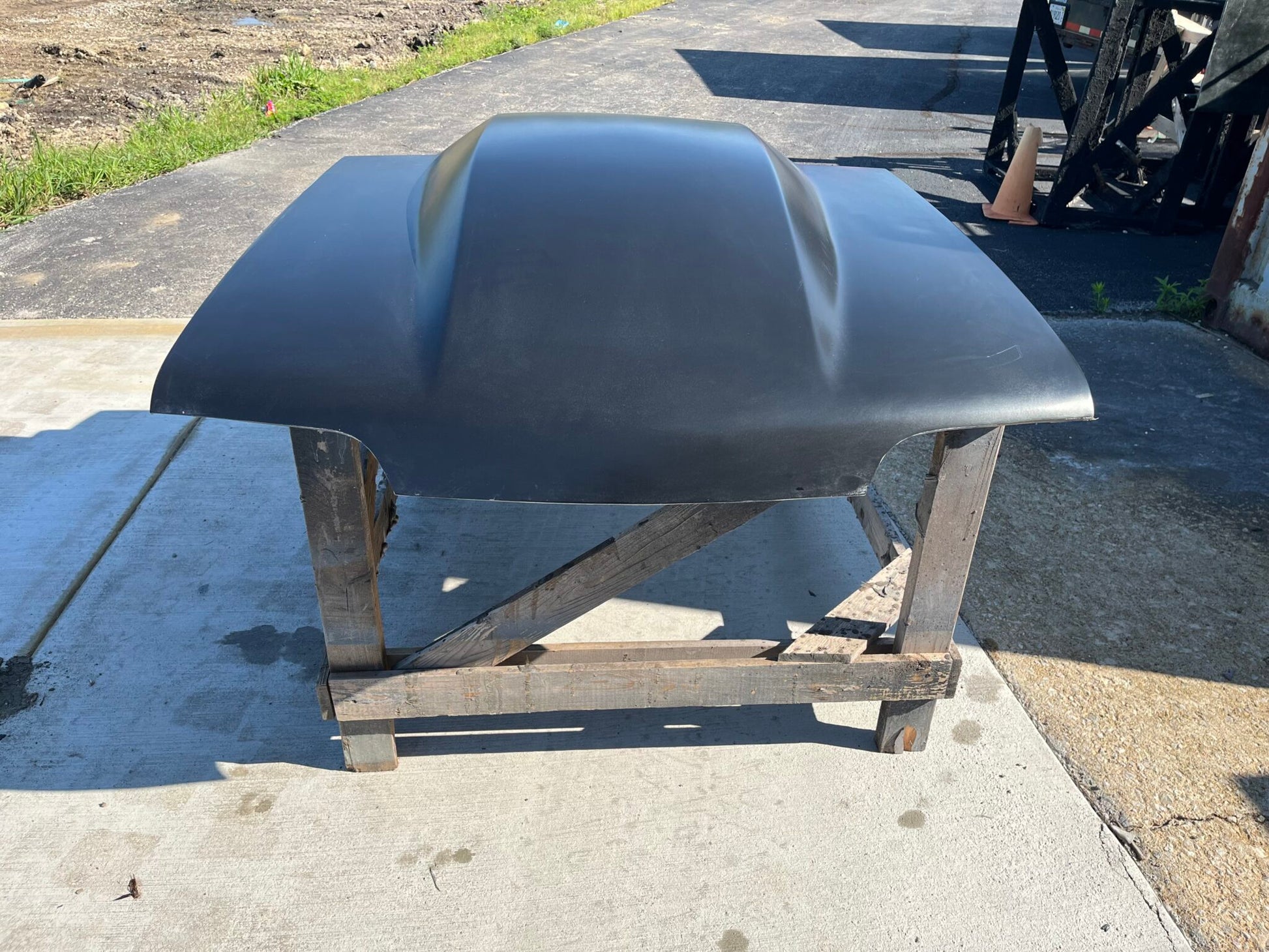 1987-1993 Mustang 4 1/2" Sunoco / Bubble Style Bolt-On Fiberglass Hood - Glasstek H9107 - view 2